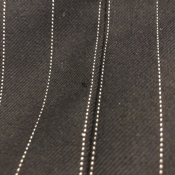 CHANEL :NAVY PINSTRIPE CHANEL BOUTIQUE JACKET - Picture 3 of 8